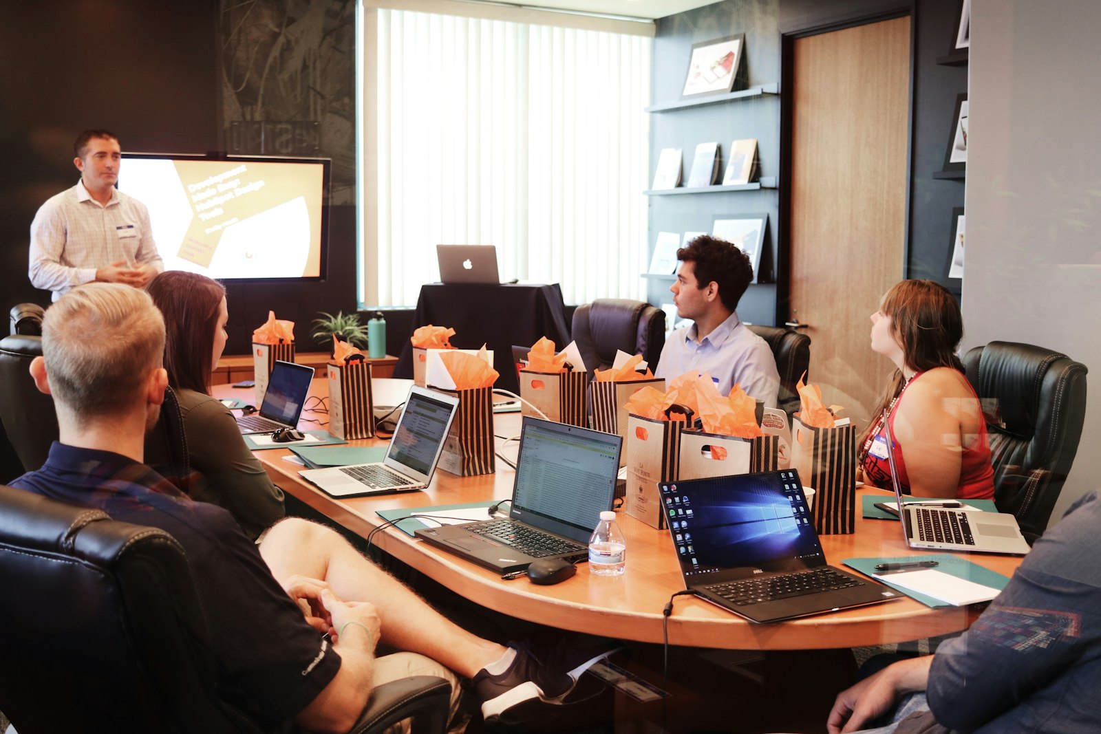 Sintropix entra a Y Combinator con 10 clientes, pero sus US$500.000 siguen atados a un trámite en Delaware